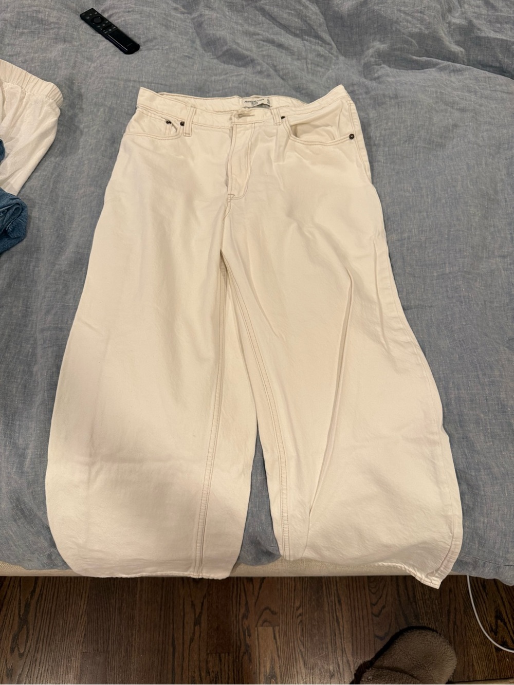 Abercrombie & Fitch Wide-Leg Cream Jeans